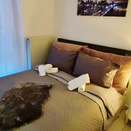 Elegant With Balcony & 1 Gbps Fiber Apartment *